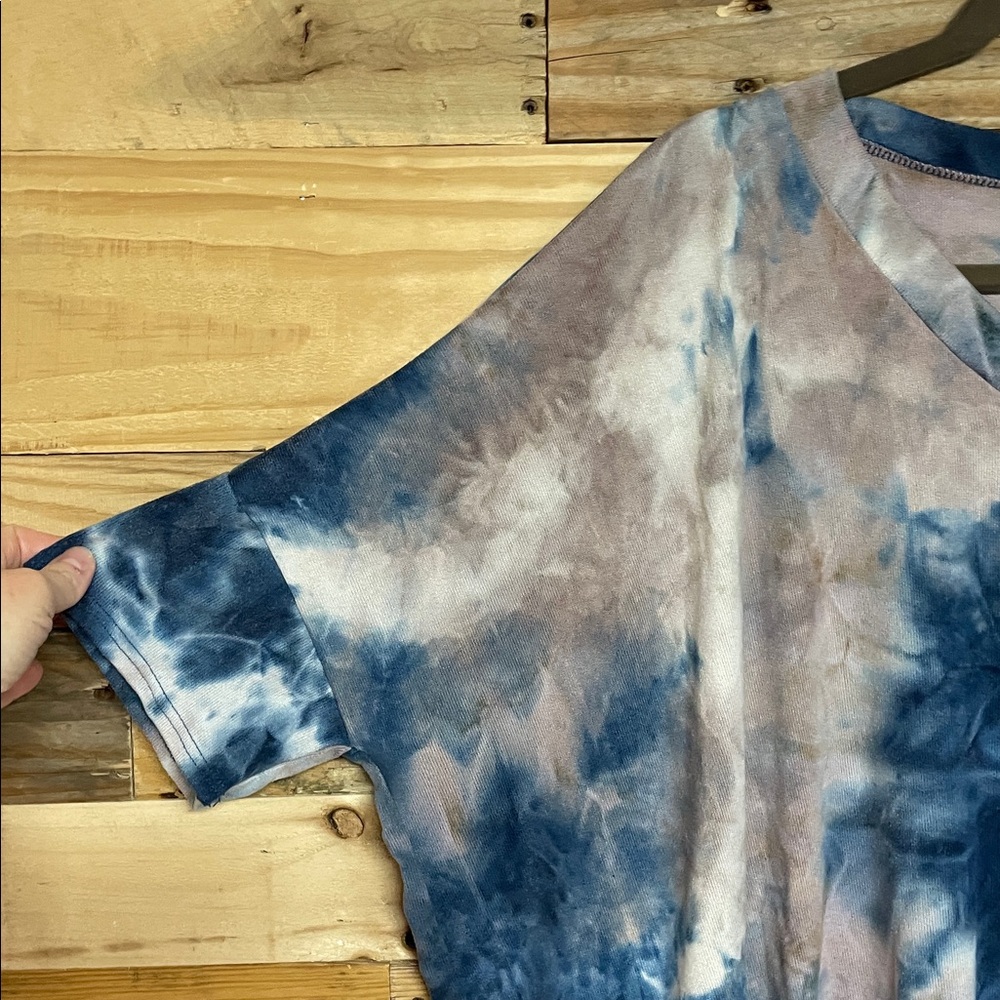 BomBom size 2X Buttery Soft Stretchy Oversized Blue Tie-Dye V-neck Blouse - Picture 3 of 5